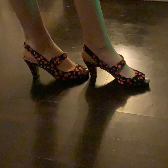 ✨CHELSEA CREW ✨vintage reproduction cherry print heels 🍒 - Picture 7 of 7